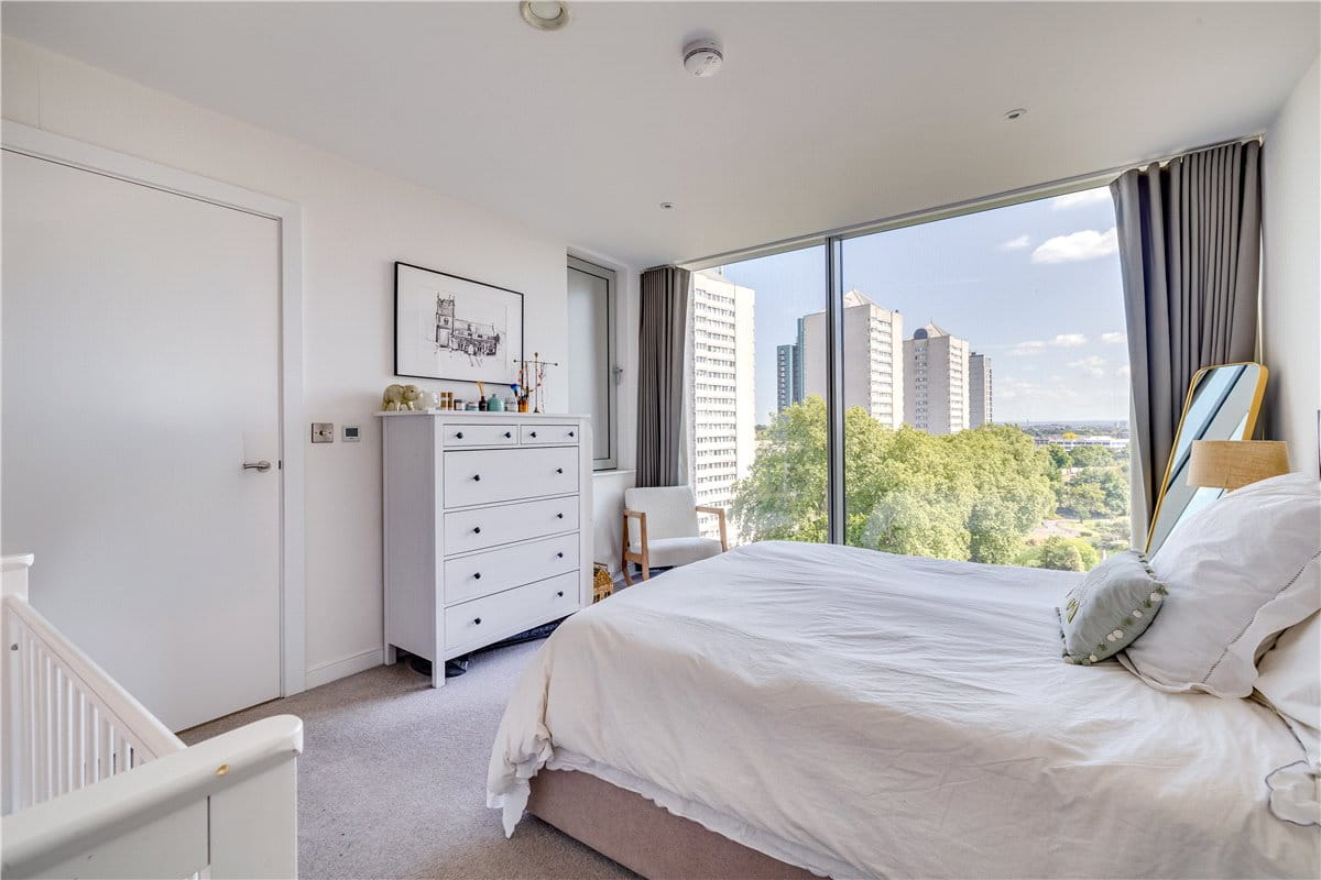 1 bedroom flat, Buckhold Road, London SW18 - Available