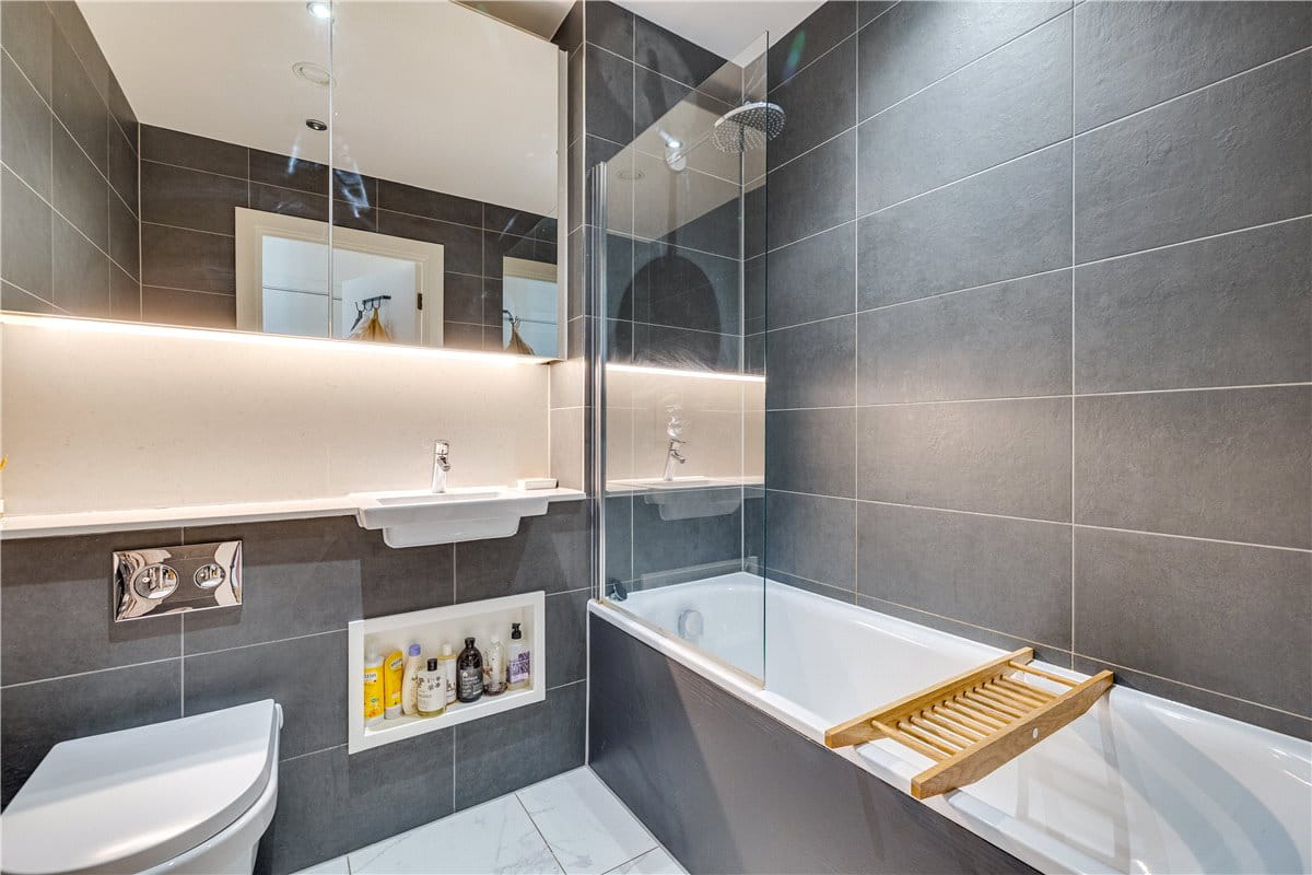 1 bedroom flat, Buckhold Road, London SW18 - Available