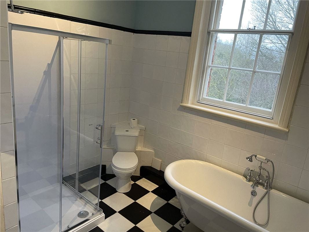 6 bedroom house, Gredington, Hanmer SY13 - Available