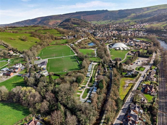2 acres House, Abbey Road, Llangollen LL20 - Available