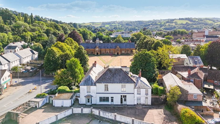 6 bedroom house, Blundells Road, Tiverton EX16 - Available