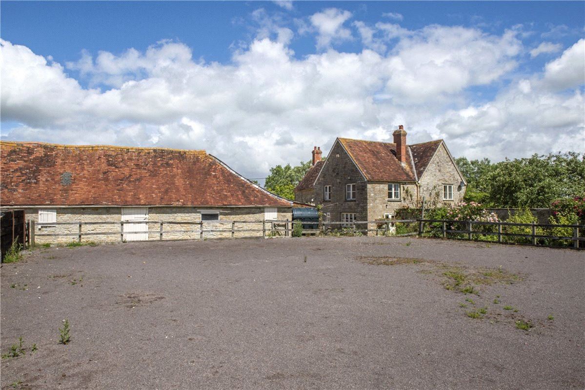  bedroom house, Moorside, Sturminster Newton DT10 - Available