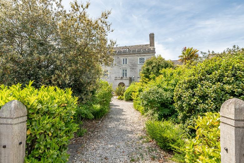 8 bedroom house, High Street, Swanage BH19 - Available