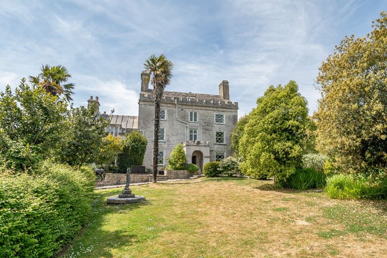 8 bedroom house, High Street, Swanage BH19 - Available
