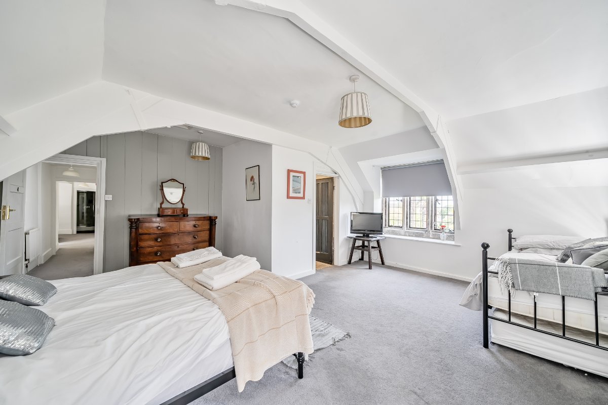 8 bedroom house, High Street, Swanage BH19 - Available