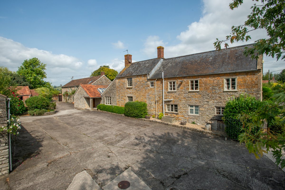 5 bedroom house, Lot 1: Manor Farm, Alhampton BA4 - Sold
