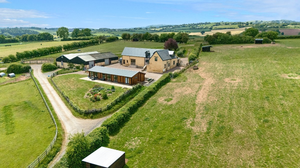 9 bedroom house, St. Weonards, Hereford HR2 - Available