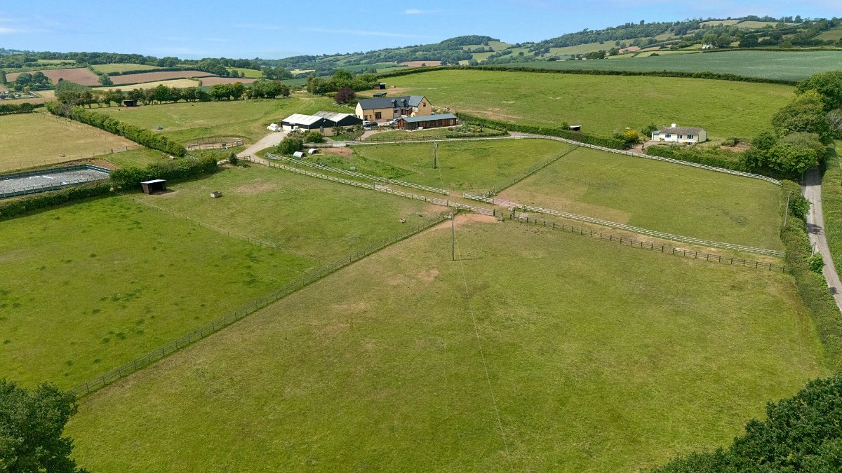 9 bedroom house, St. Weonards, Hereford HR2 - Available