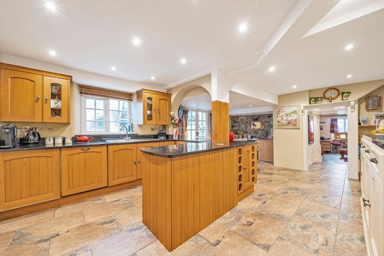 5 bedroom house, Lender Lane, Mullion TR12 - Available