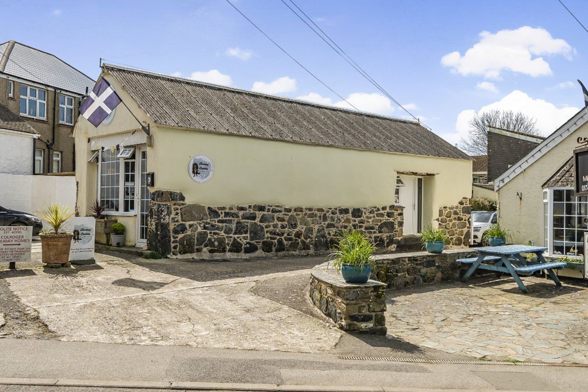 5 bedroom house, Lender Lane, Mullion TR12 - Available