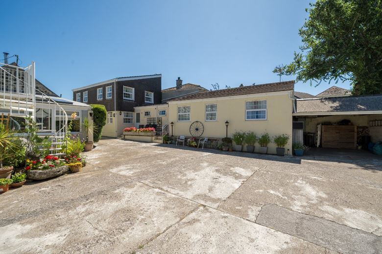 5 bedroom house, Lender Lane, Mullion TR12 - Available