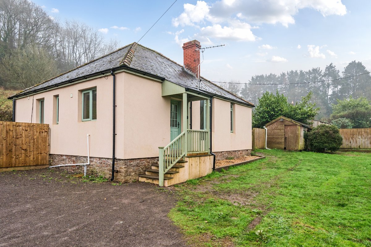 3 bedroom bungalow, Mendip Road, Stoke St. Michael BA3 - Available