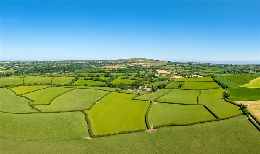 101.7 acres House, Liskeard, Cornwall PL14 - Available