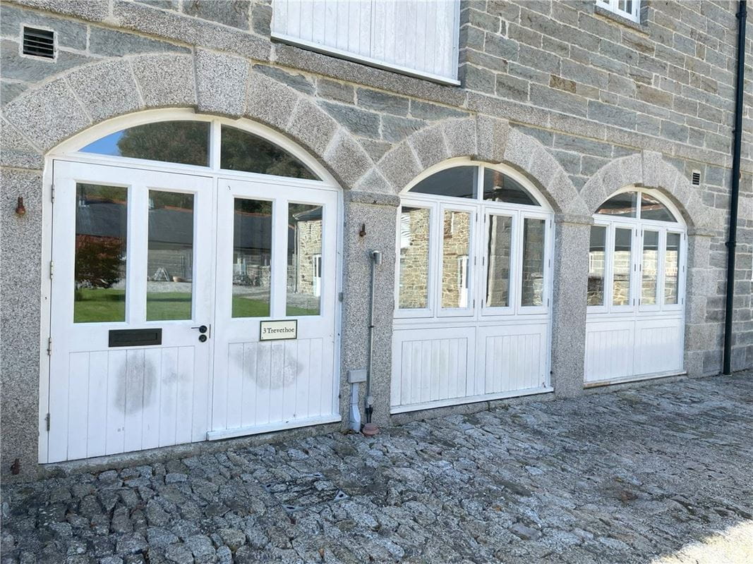 3 bedroom flat, St. Gluvias, Penryn TR10 - Available