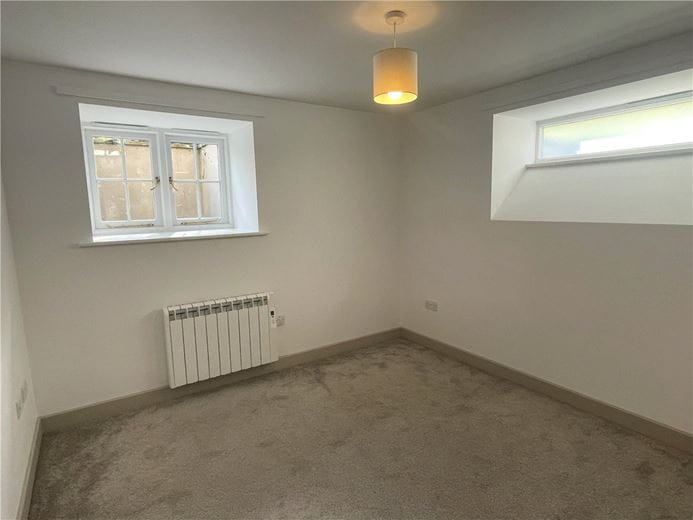 3 bedroom flat, St. Gluvias, Penryn TR10 - Available