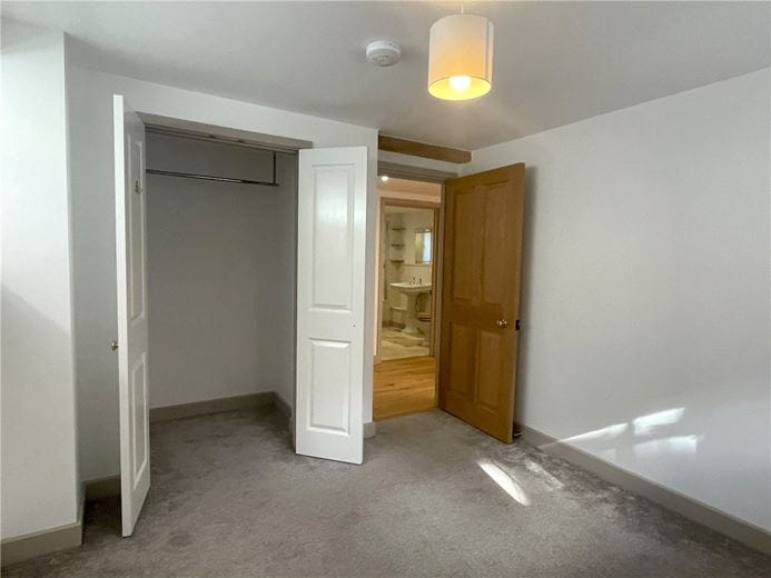 3 bedroom flat, St. Gluvias, Penryn TR10 - Available