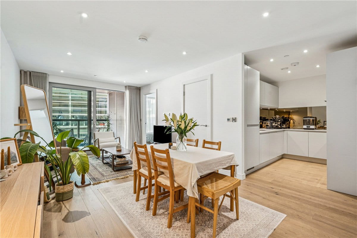 2 bedroom flat, Buckhold Road, London SW18