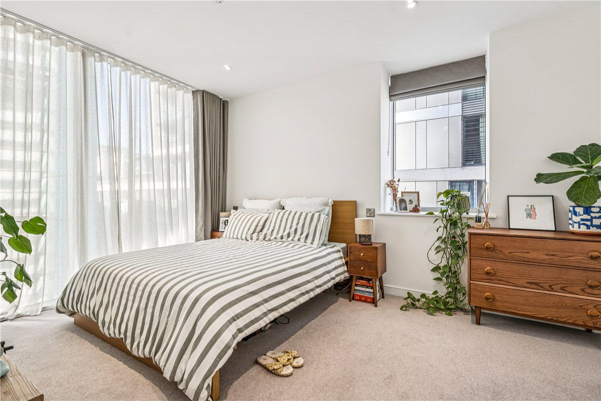 2 bedroom flat, Buckhold Road, London SW18