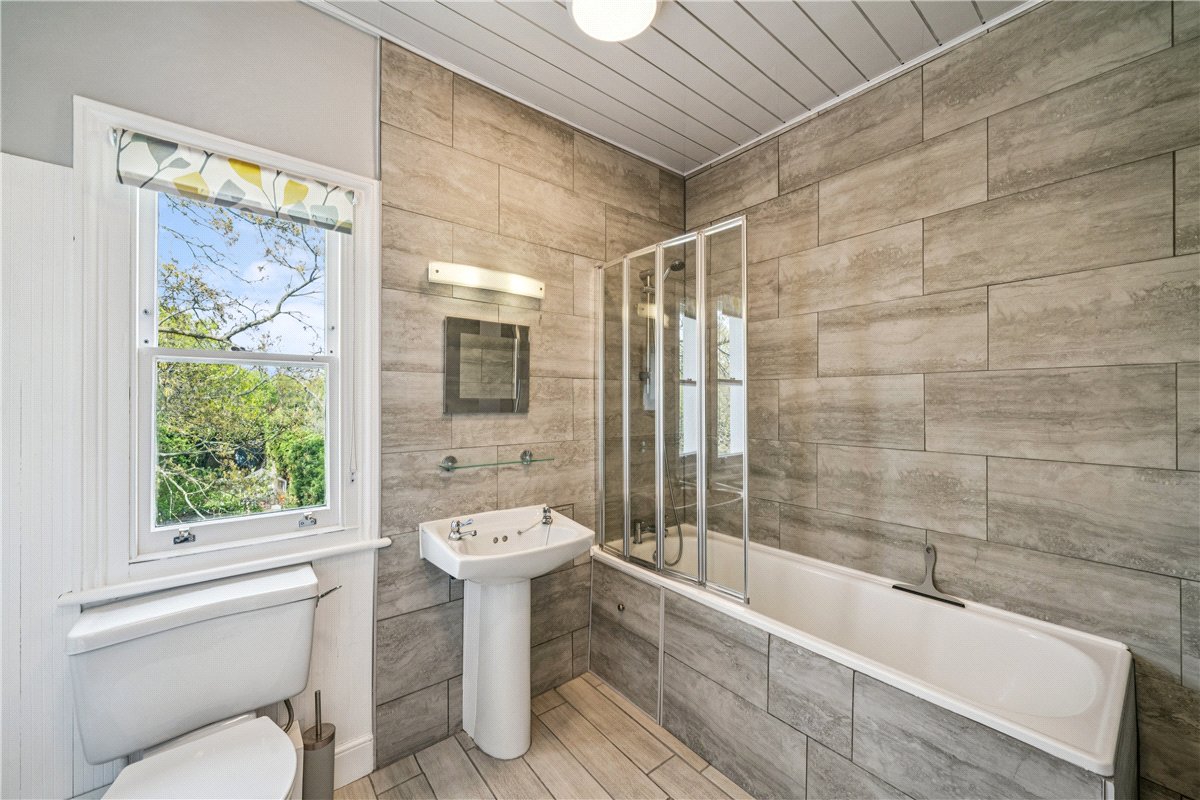 1 bedroom flat, Brodrick Road, London SW17 - Let Agreed