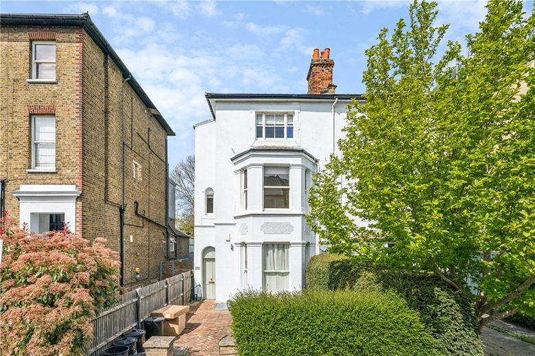 1 bedroom flat, Brodrick Road, London SW17 - Let Agreed