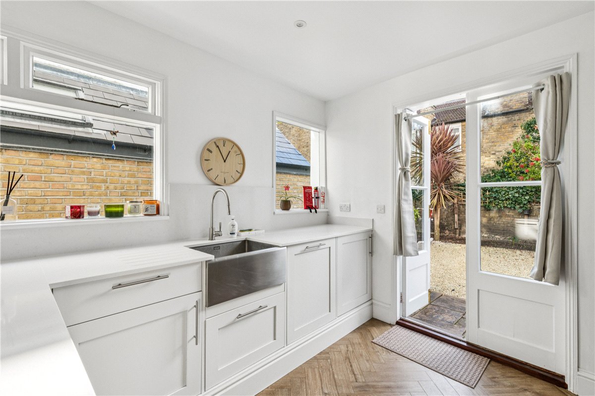 5 bedroom house, Cathles Road, London SW12 - Available