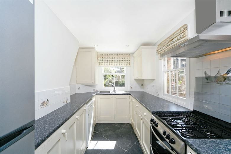 2 bedroom house, Eversleigh Road, London SW11 - Let Agreed