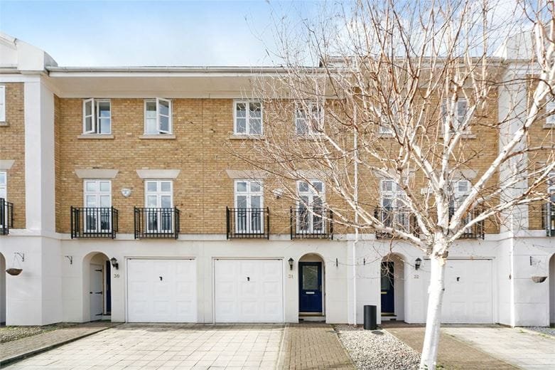 3 bedroom house, Bevin Square, London SW17 - Available