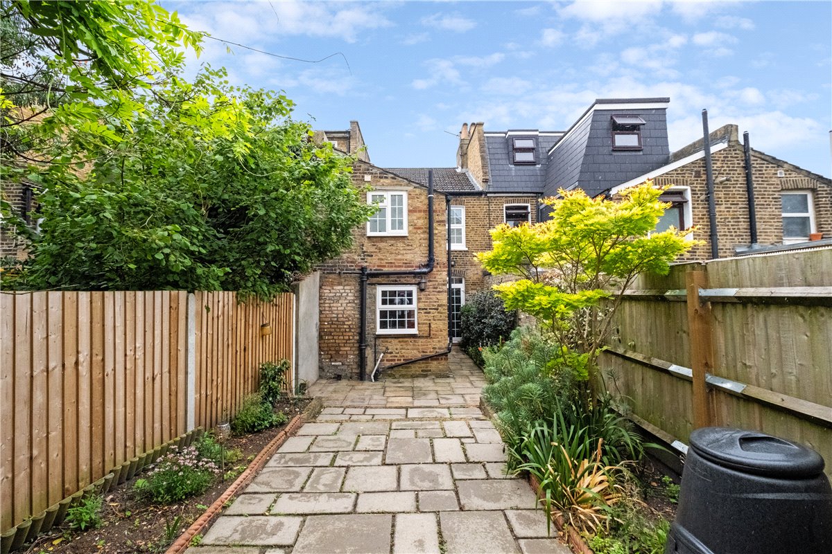 2 bedroom house, Beechcroft Road, London SW17