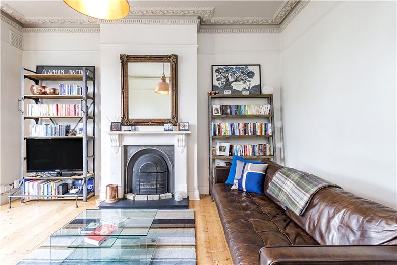 2 bedroom flat, Earlsfield Road, London SW18 - Available