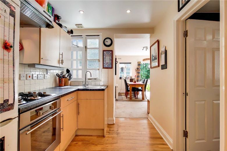 2 bedroom flat, Gleneagle Road, London SW16 - Available