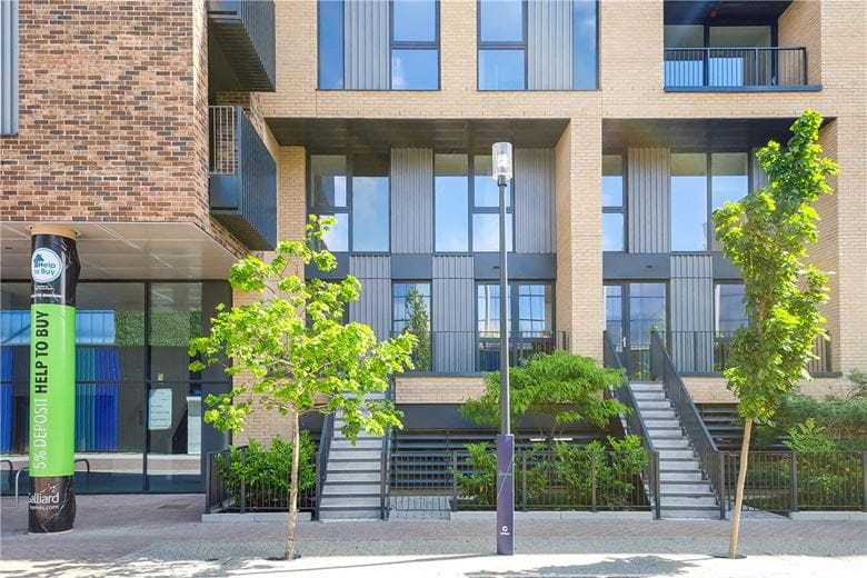 3 bedroom maisonette, Greyhound Parade, Wimbledon Grounds, London SW17 - Let Agreed