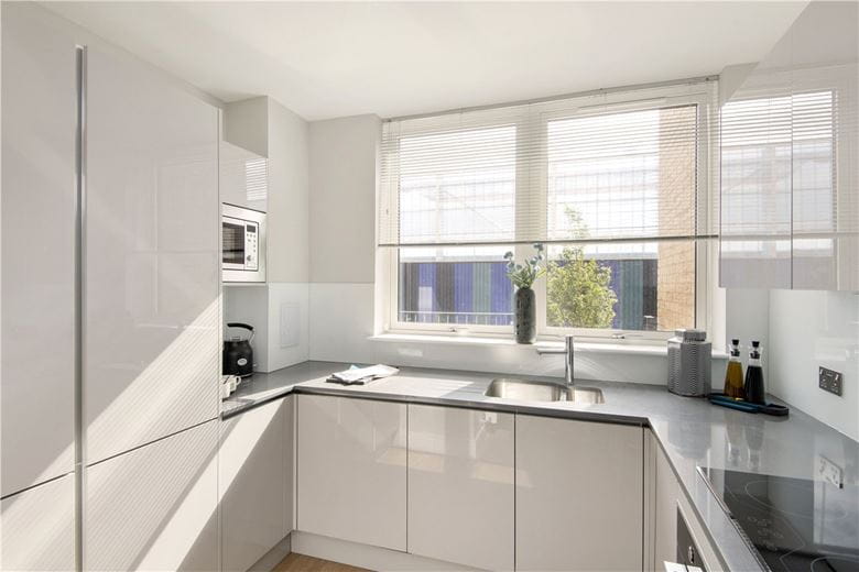 3 bedroom maisonette, Greyhound Parade, Wimbledon Grounds, London SW17 - Available