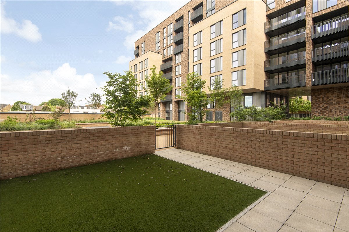 3 bedroom maisonette, Greyhound Parade, Wimbledon Grounds, London SW17 - Available