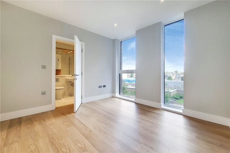 3 bedroom flat, Greyhound Parade, Wimbledon Grounds, London SW17