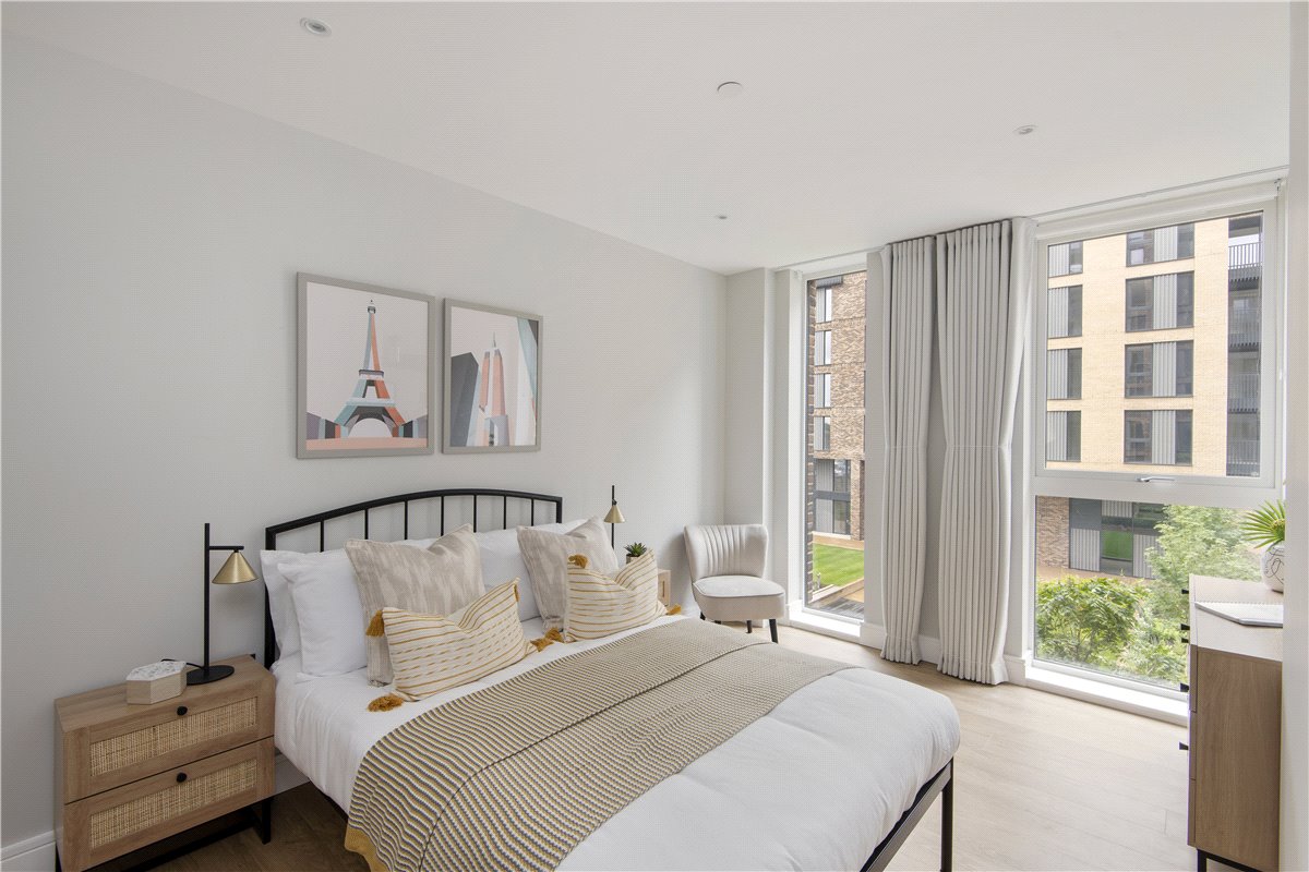 2 bedroom flat, Greyhound Parade, Wimbledon Grounds, London SW17 - Available