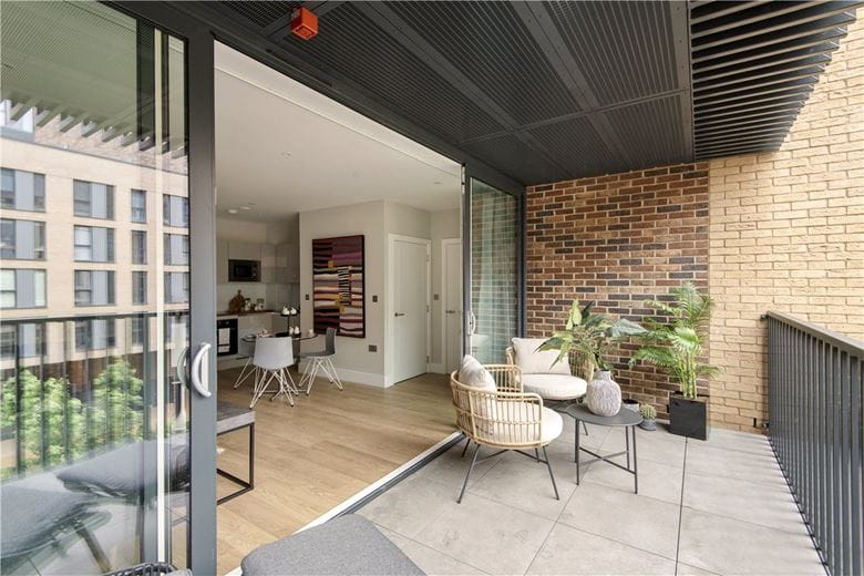 2 bedroom flat, Greyhound Parade, Wimbledon Grounds, London SW17 - Available