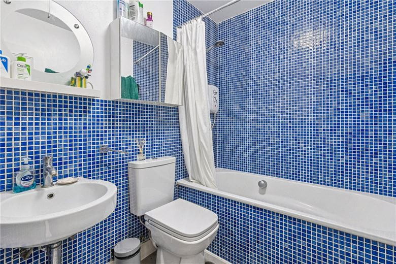 3 bedroom house, Abercrombie Street, London SW11