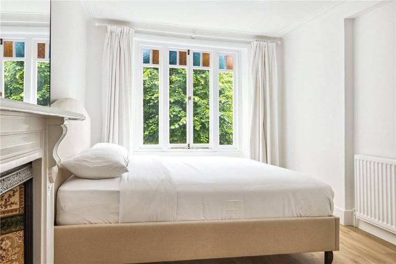 2 bedroom flat, Quarry Road, London SW18