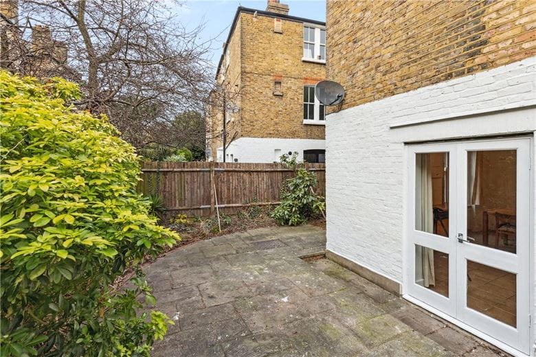 3 bedroom flat, Aristotle Road, London SW4 - Available