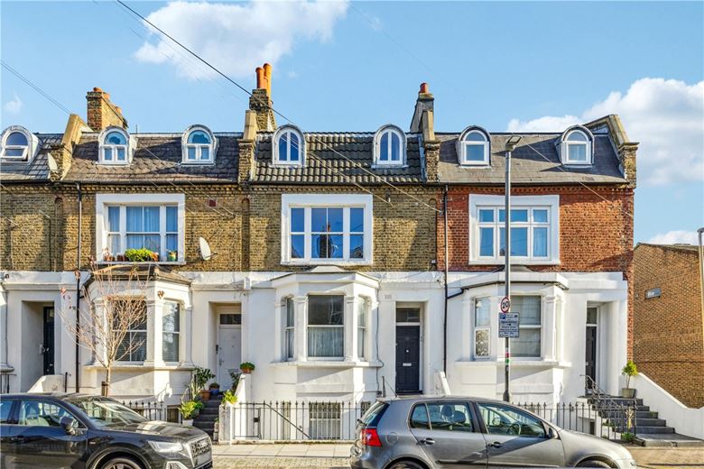 2 bedroom flat, Auckland Road, London SW11 - Let Agreed