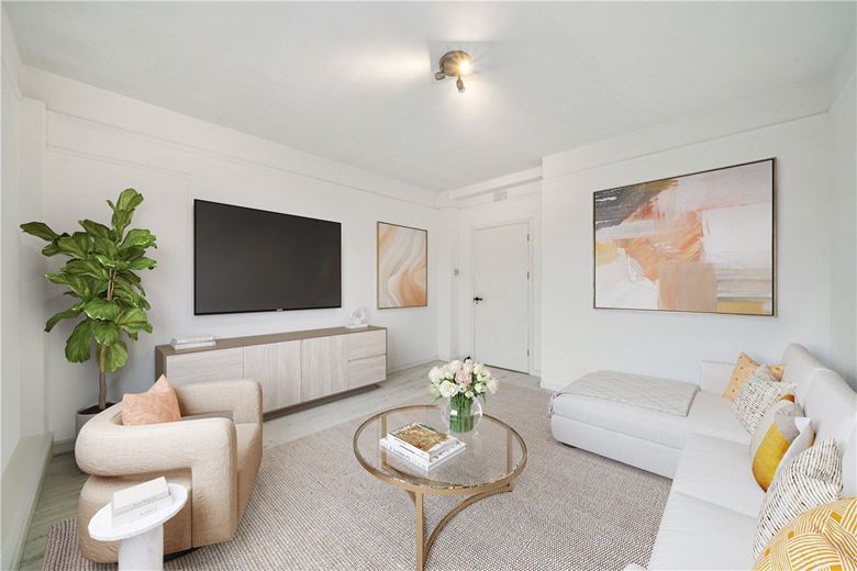 3 bedroom flat, Iron Mill Road, London SW18 - Available