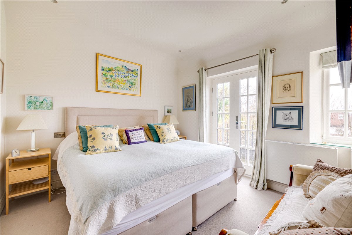 4 bedroom house, Ellerton Road, London SW18 - Available