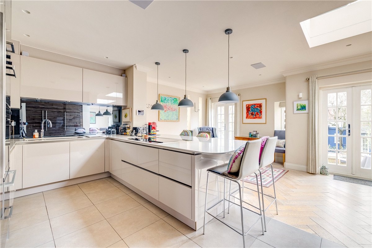 4 bedroom house, Ellerton Road, London SW18 - Available
