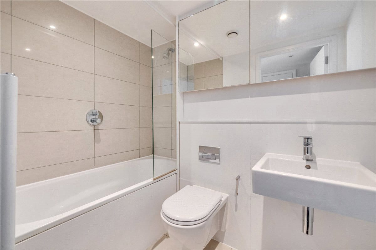 1 bedroom flat, Hardwicks Square, London SW18 - Available