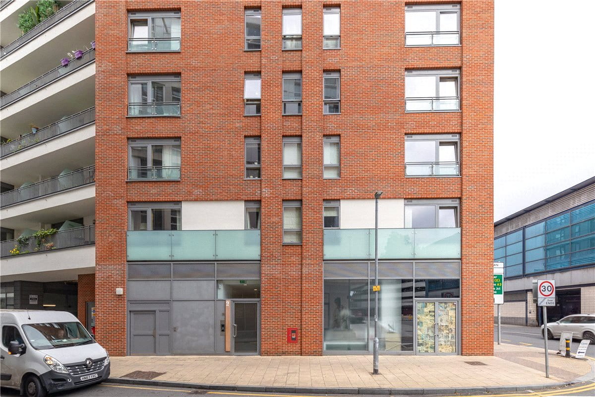 1 bedroom flat, Hardwicks Square, London SW18 - Available