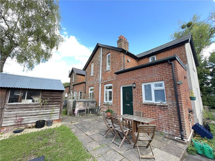 2 bedroom house, Woodman Lane, Sparsholt SO21 - Available