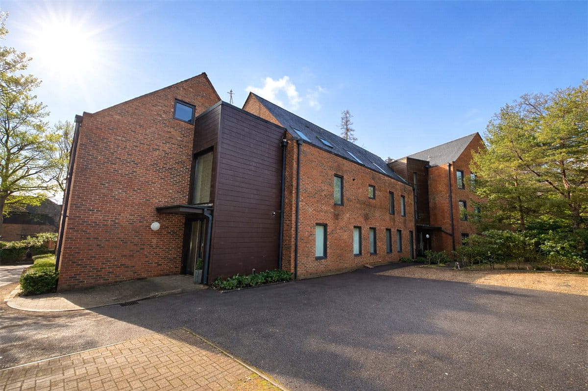 2 bedroom flat, Bereweeke Road, Winchester SO22