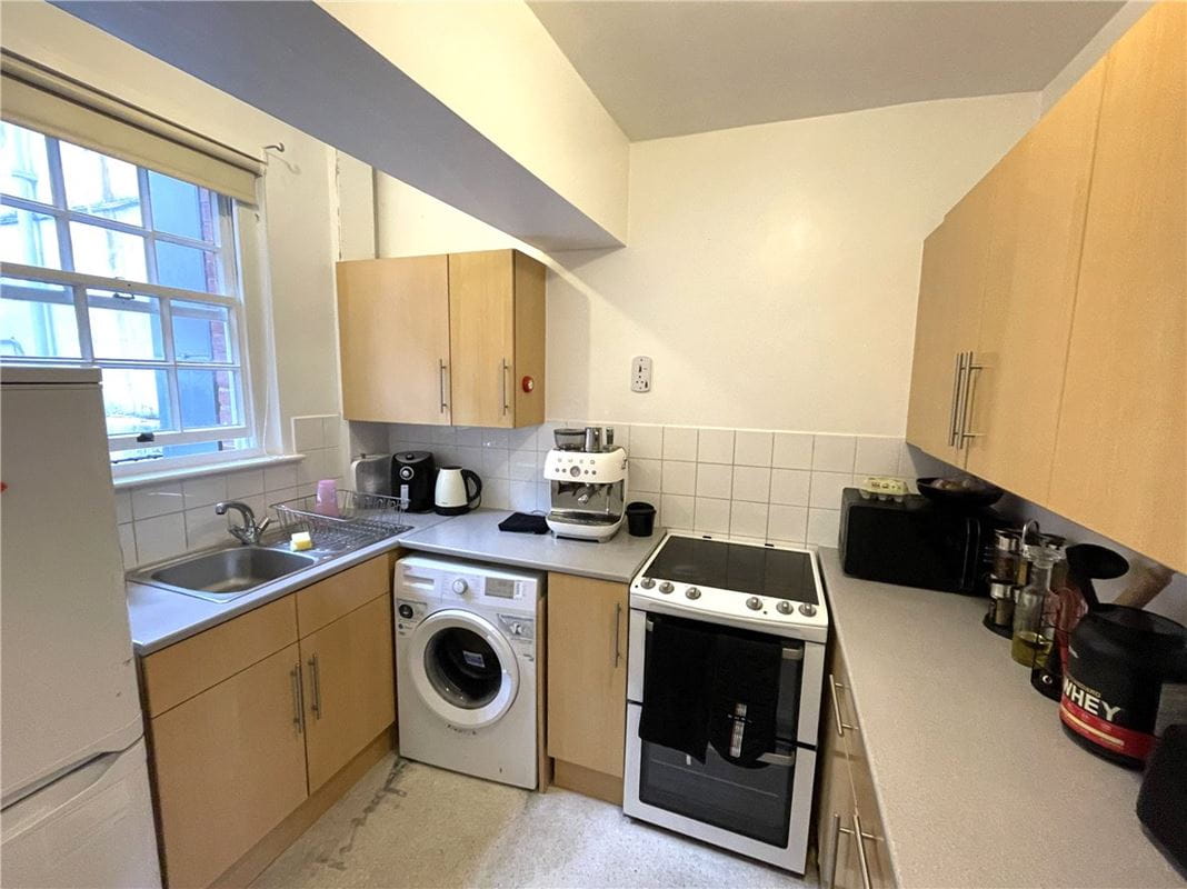 2 bedroom flat, Little Minster Street, Winchester SO23 - Let Agreed