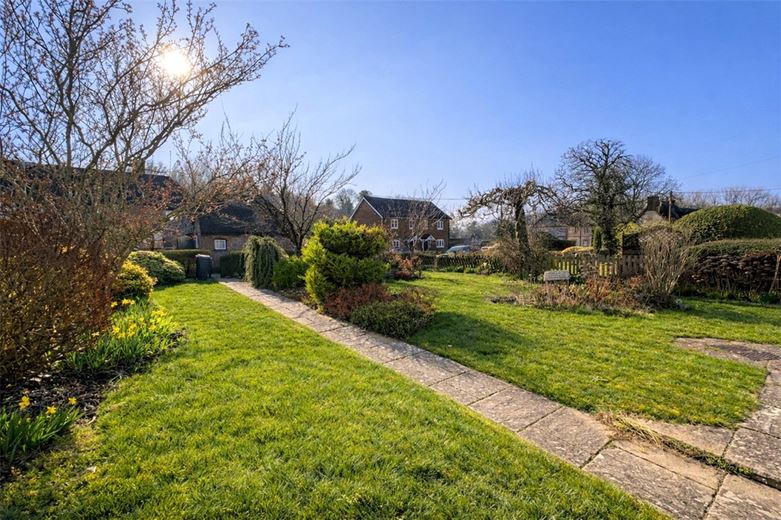 2 bedroom cottage, Winchester Street, Leckford SO20 - Available