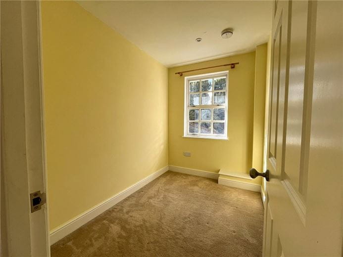 2 bedroom flat, St Cross Road, Winchester SO23 - Available